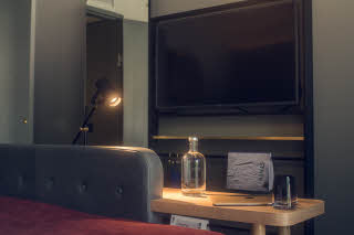 Foto: Francisco Munoz_Hotel Norge by Scandic Room with tv, water and mac